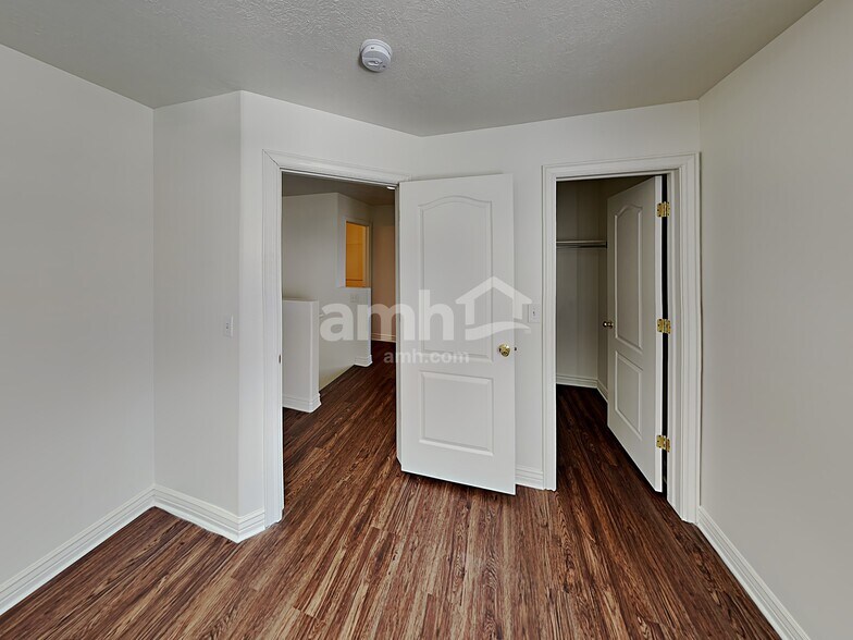 Building Photo - 72 N Cameron St