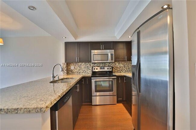 Building Photo - 600 NE 36th St