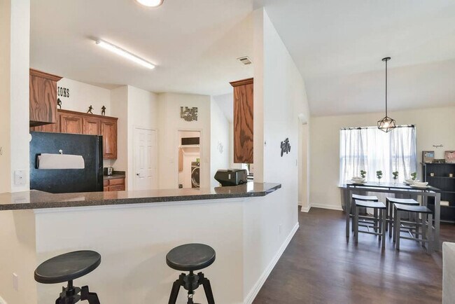 Building Photo - 4514 Ridgeway Dr