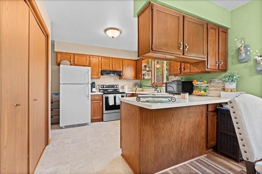 Building Photo - 3955 Meadowbrook Ct