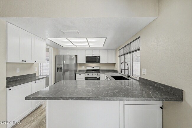 Building Photo - 5527 W Cortez St
