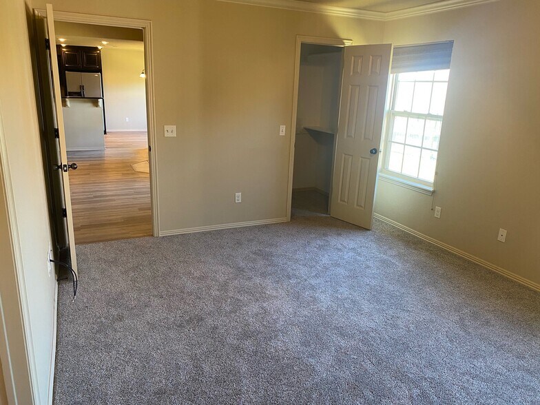 Building Photo - 450 Remson Ln