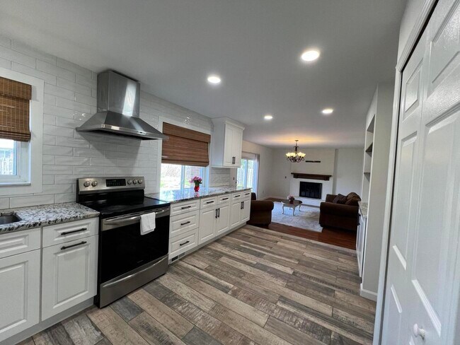 Building Photo - 4033 Ramblewood Dr