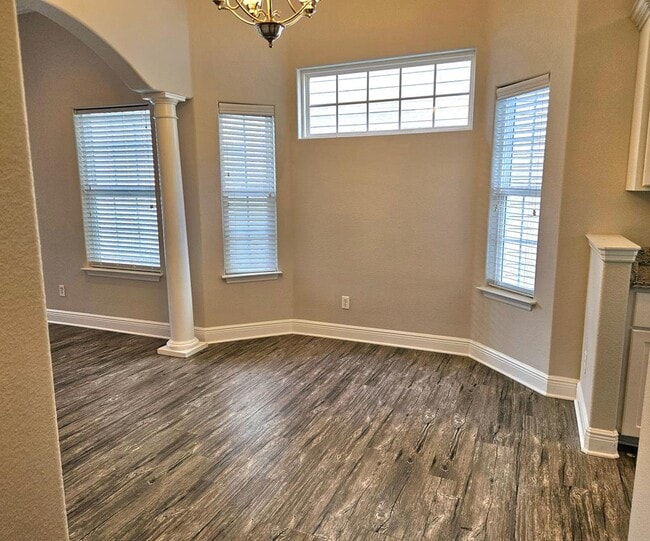 Building Photo - 321 Summercreek Cove