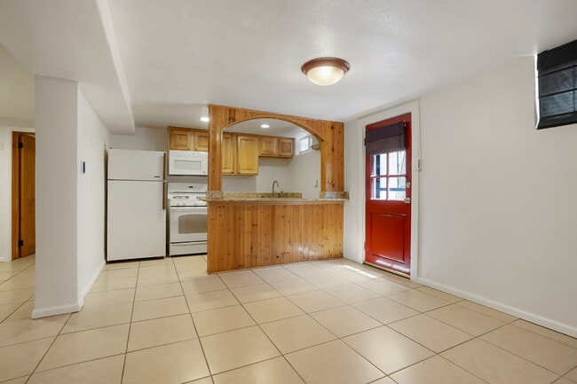Building Photo - Denver - Charming 2 Bedroom / 1 Bath Townh...