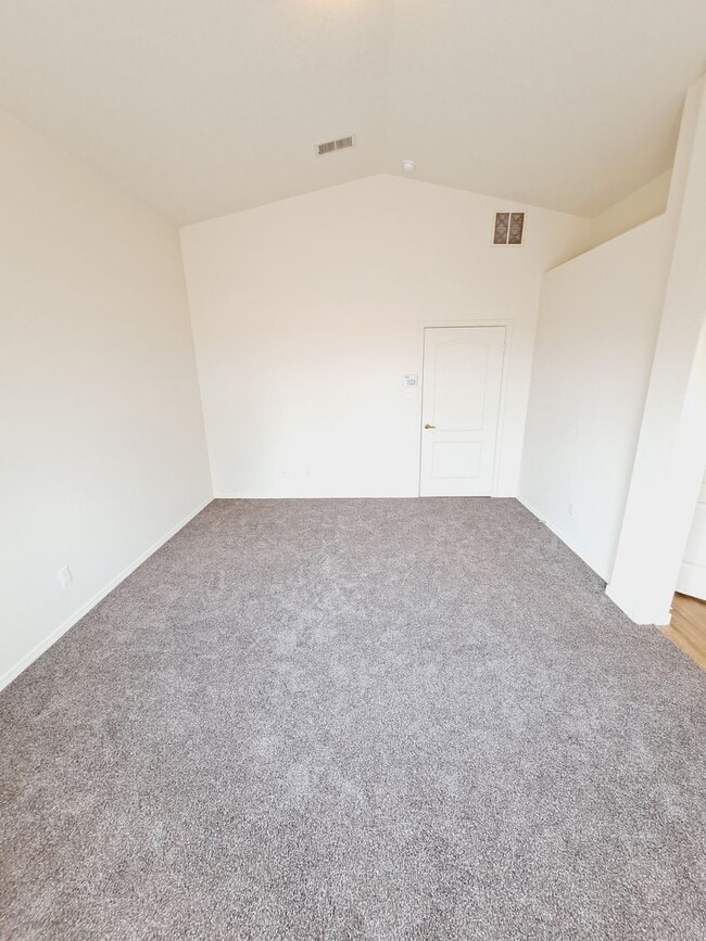 Building Photo - 4 bed home available in Huning Ranch!