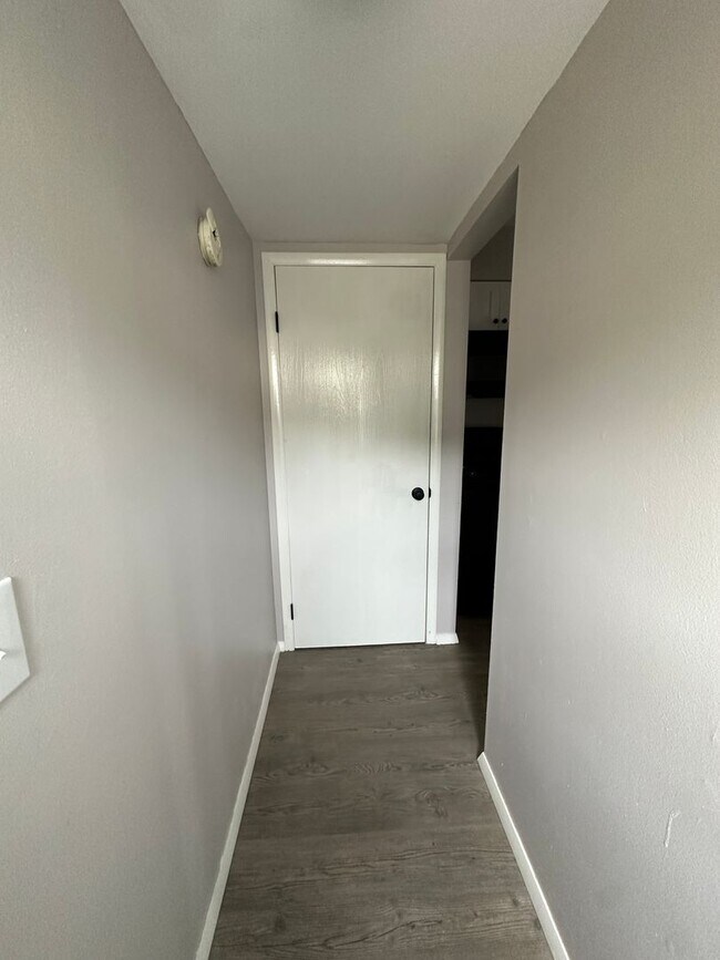 Building Photo - Westbrook Townhouses-2 BR, 1.5 Bath
