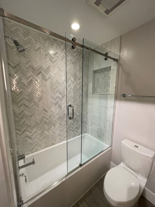 Building Photo - Logan Circle Beautifully Renovated Studio ...