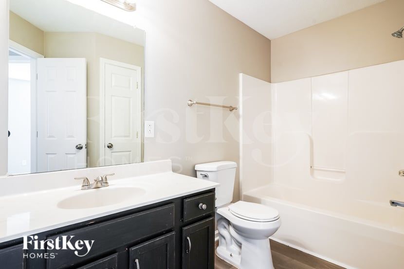 Building Photo - 6009 Pleasant Hill Dr