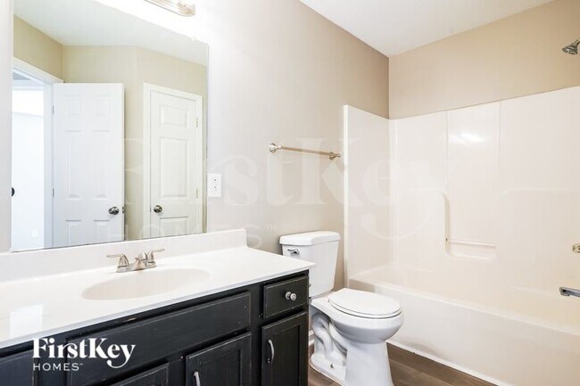 Building Photo - 6009 Pleasant Hill Dr