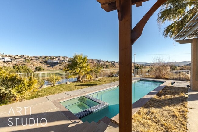 Building Photo - Spacious 3-Bedroom Walk-Out Basement Apart...