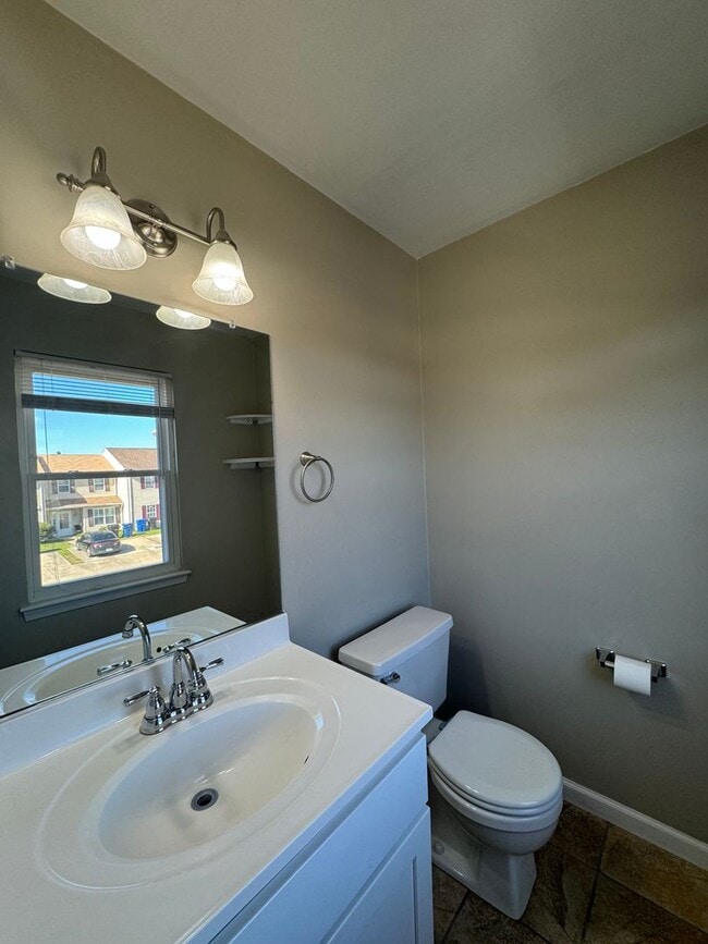 Building Photo - End-Unit Townhome in Amhurst "ASK ABOUT OUR ZERO DEPOSIT"