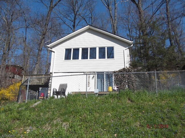 Building Photo - 10 Lakeview Trail