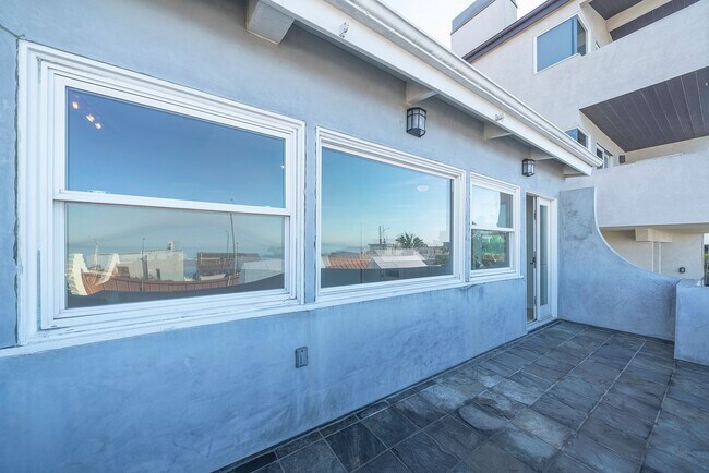 Building Photo - Warm & Inviting Manhattan Beach Rental Home!