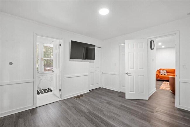 Building Photo - 1738 Duke Rd