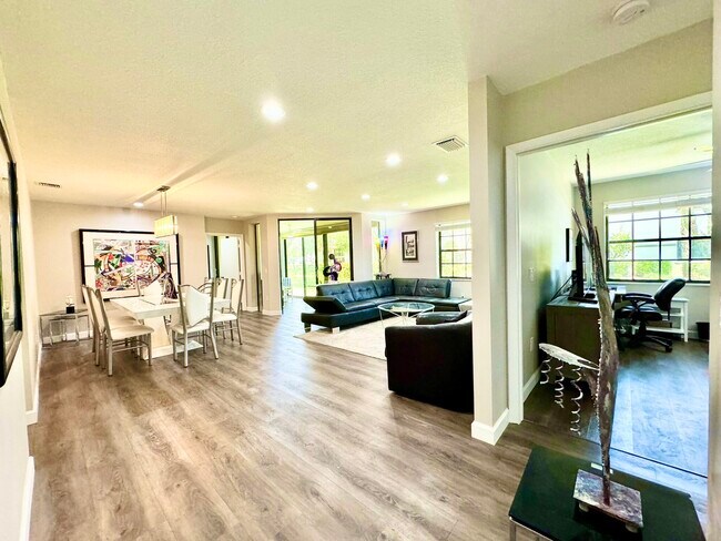 Building Photo - 5135 Floria Dr