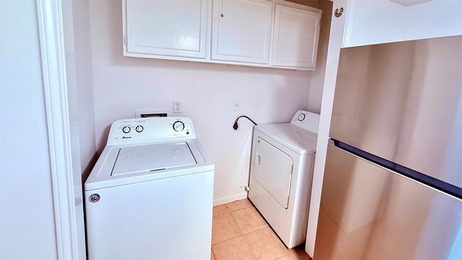 Building Photo - 1927 Country Village Blvd