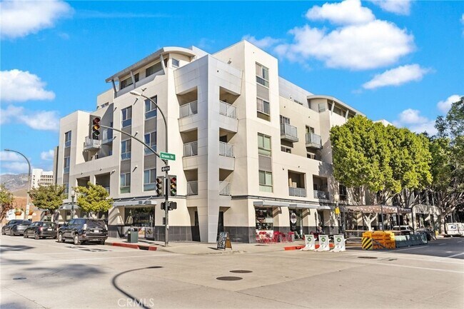 Building Photo - 159 W Green St