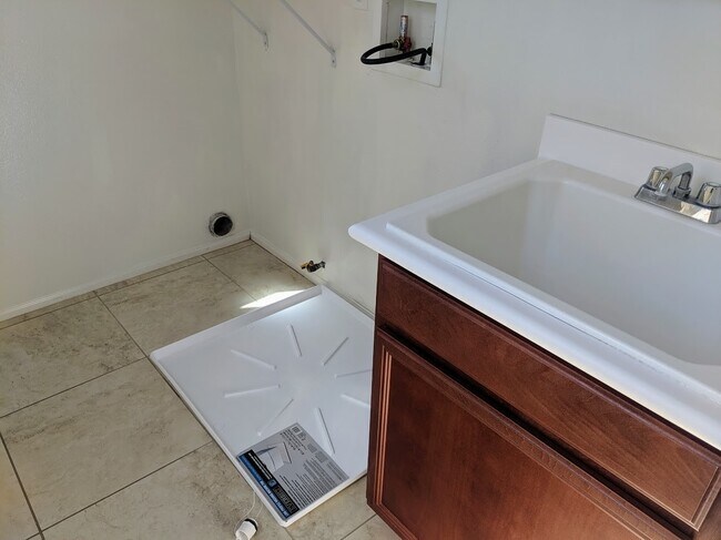 Building Photo - Wolf Creek/South Temecula - 4 Bedroom, 2.5 Bath Home