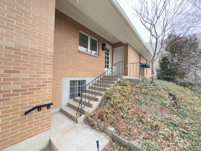 Building Photo - 3207 Apache Ln