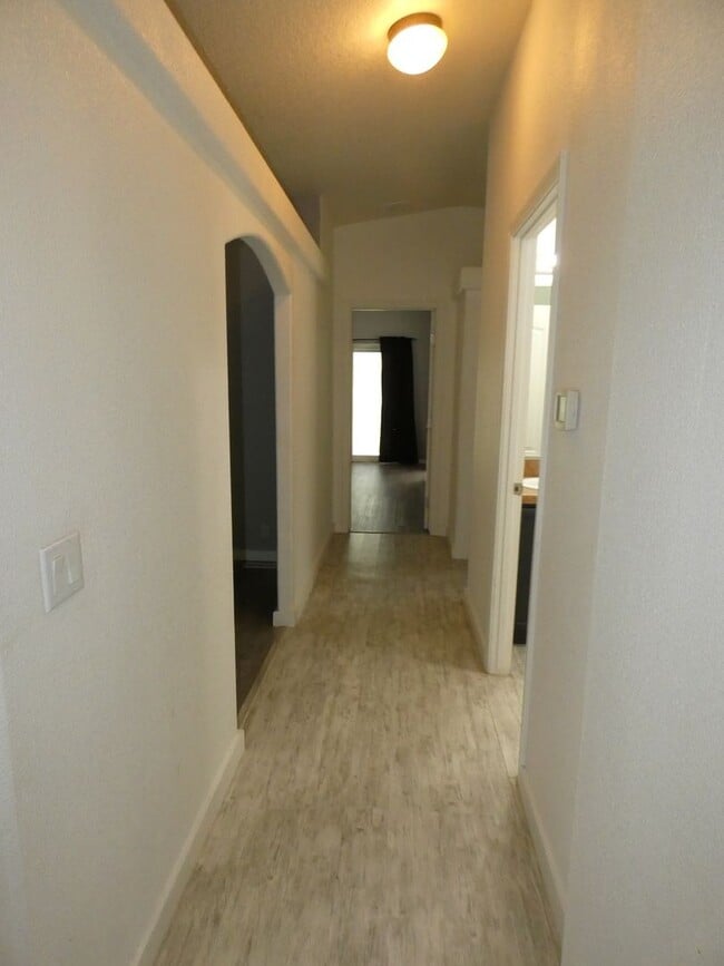 Building Photo - 522 S Alder Ln