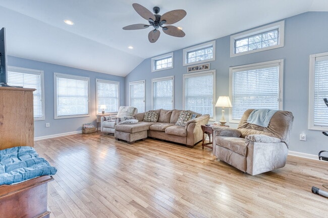 Building Photo - 51 Devaux Rd