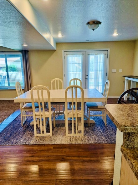 Building Photo - 334 W Shadow Ridge Dr