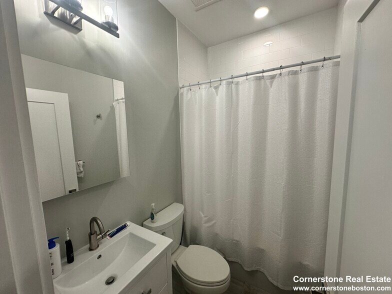 Building Photo - 1621 Tremont St