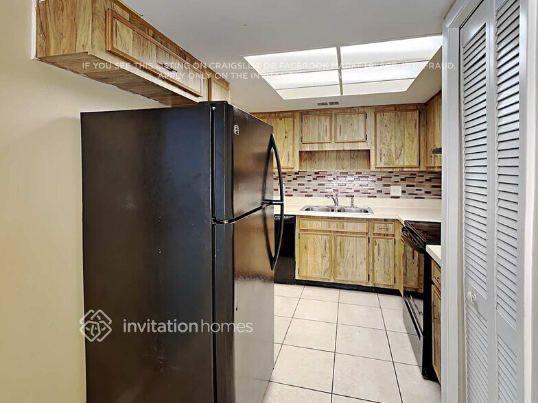 Building Photo - 3855 Shady Grove Cir