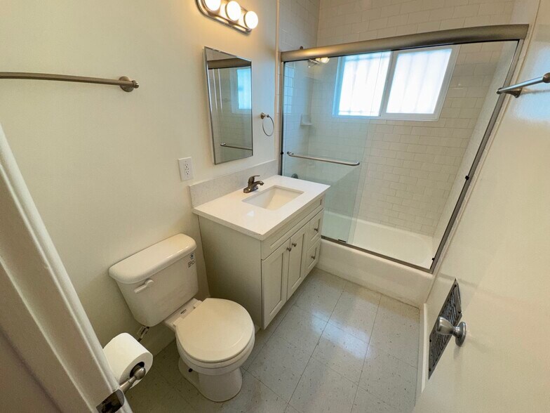 Building Photo - 11662 Sunset Blvd