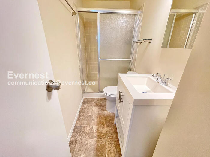 Building Photo - 3324 Rollingwood Dr