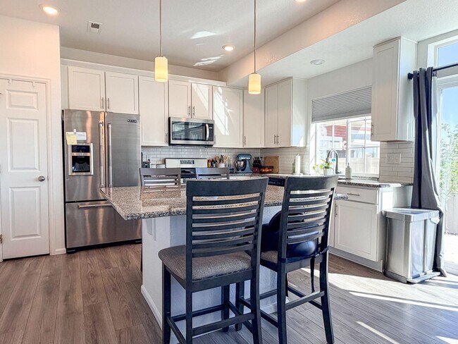 Building Photo - Beautiful Single Family Home | Aurora