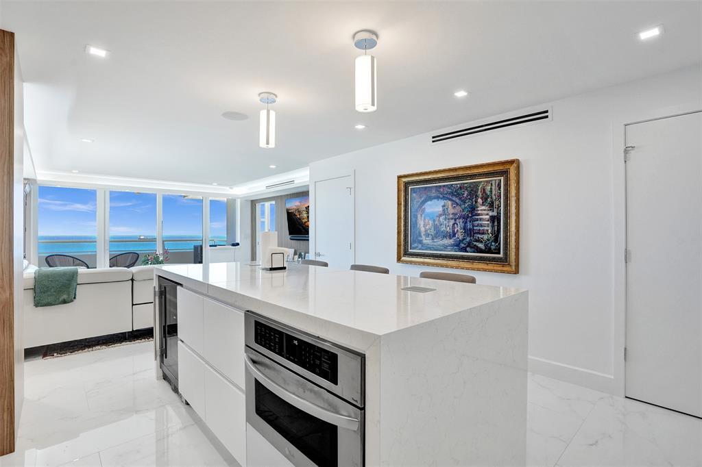 Building Photo - 545 S Fort Lauderdale Beach Blvd