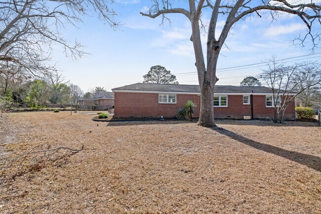 Building Photo - 409 Wilkes Rd