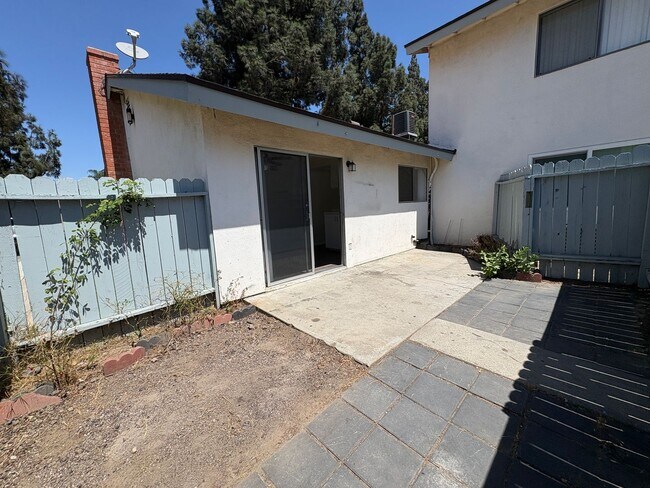 Building Photo - 2244 E Joana Dr