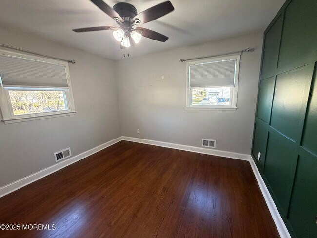 Building Photo - 710 Dow Ave