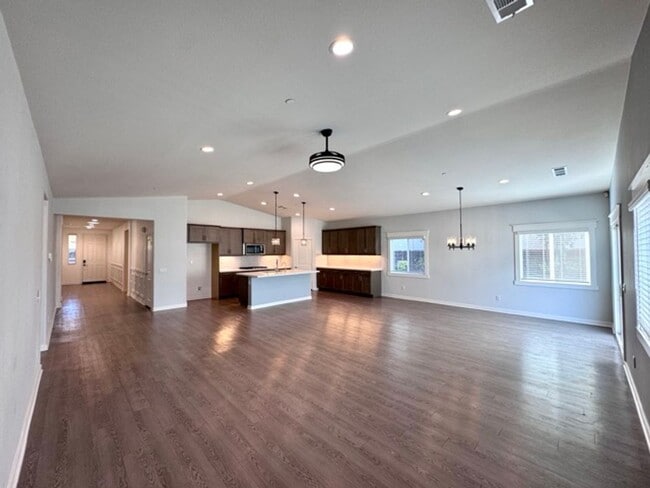 Building Photo - Stunning 2021 built 4 bedroom home for LEA...