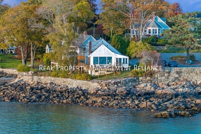 Building Photo - 19 Bayview Ave