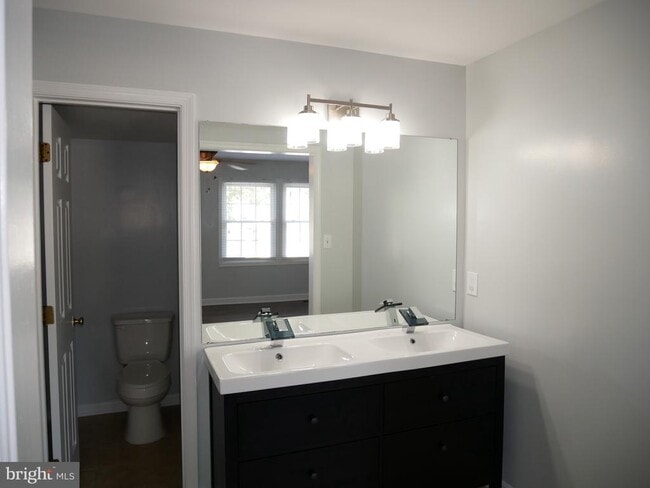 Building Photo - 12129 Salemtown Dr