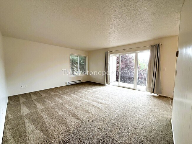Building Photo - Charming 2-Bedroom Apartment in the Heart ...