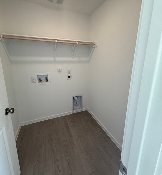 Building Photo - 5720 Mangas Cir