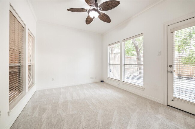 Building Photo - 4013 Blossom St