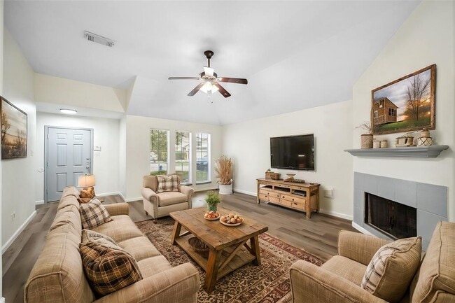 Building Photo - 2514 Floral Bloom Way
