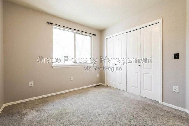 Building Photo - 1144 E 12th Ct