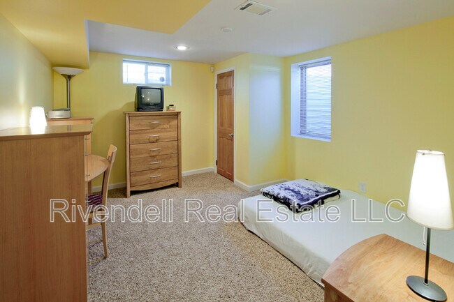 Building Photo - 1230 Havana St