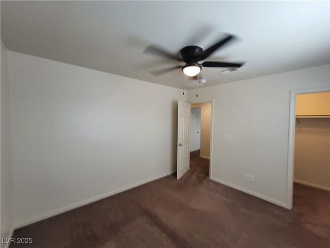 Building Photo - 2409 W Gilmore Ave