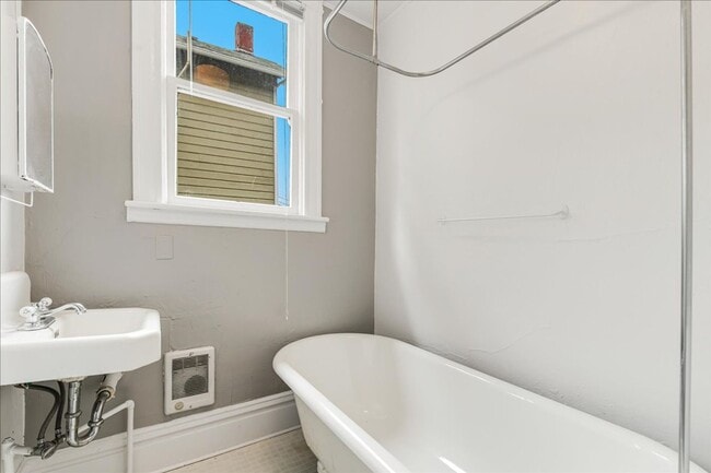 Building Photo - 1b/1ba Goose Hollow Apartment, close to everything!