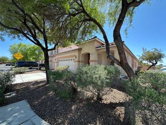 Building Photo - Bella Terra At Southern Highland