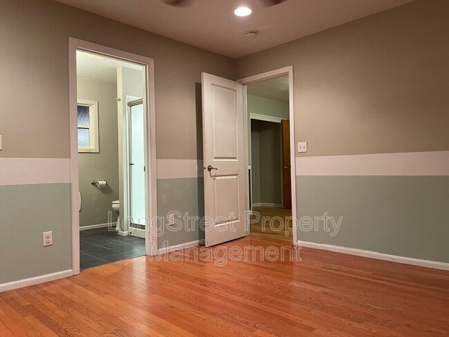 Building Photo - 1630 SW 15th Ave