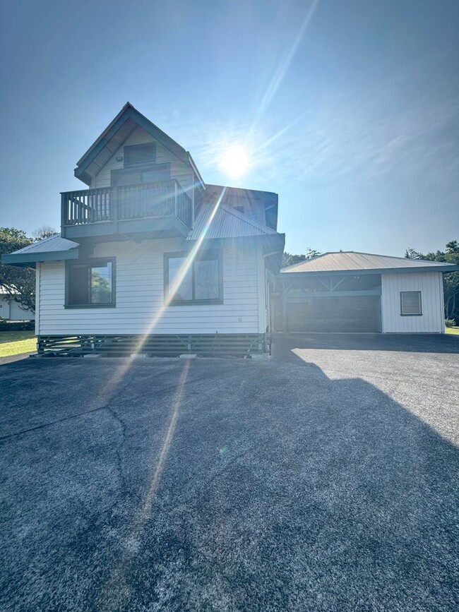 Building Photo - 3 Bedroom/ 2.5 Bath